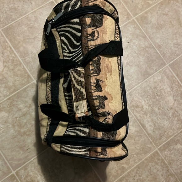 Dove tapestry Safari pattern travel tote - Picture 7 of 10